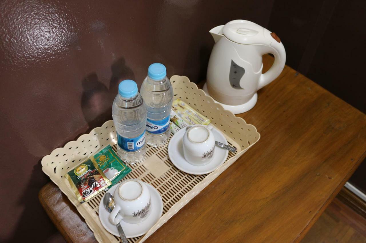 San Yar Shwe Pyi Hotel Rangoon Buitenkant foto
